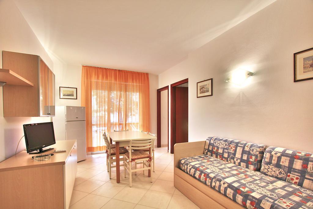 Residenza Ibsen Apartment Lignano Sabbiadoro Room photo